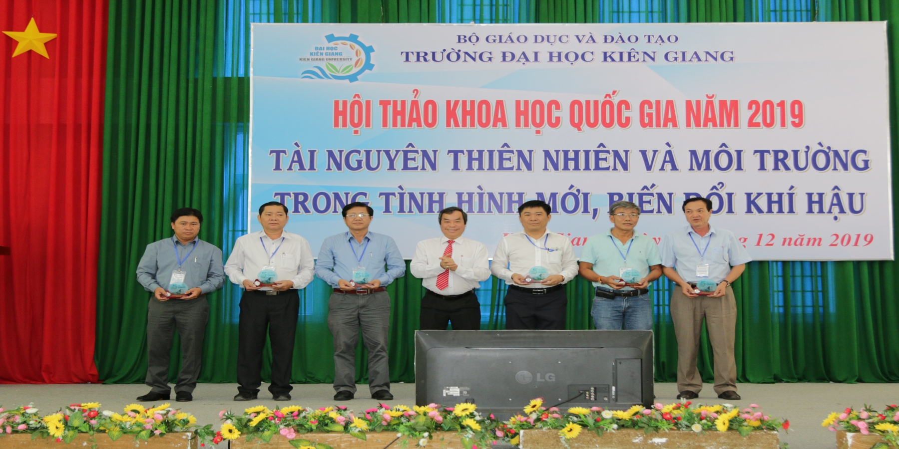 Tổ chức hội thảo quốc gia “tài nguyên thiên nhiên và môi trường trong tình hình mới, biến đổi khí hậu”
