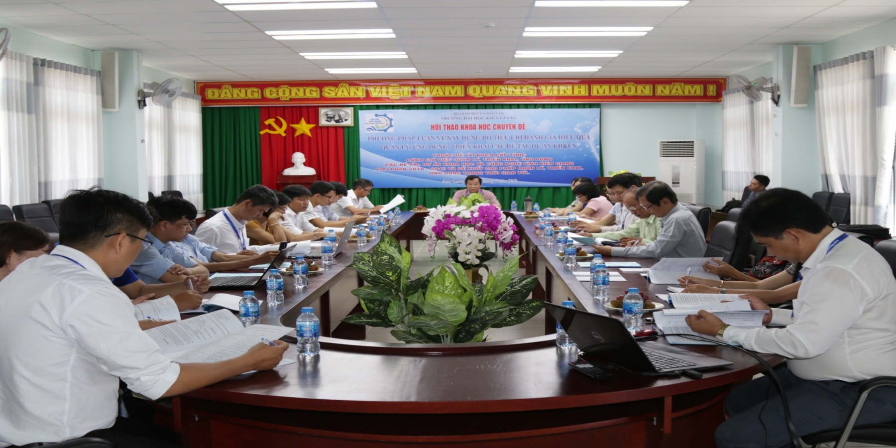  Hội thảo khoa học chuyên đề: Phương pháp luận xây dựng bộ tiêu chí đánh giá hiệu quả quản lý, triển khai, ứng dụng các đề tài, dự án KH&CN tỉnh Kiên Giang giai đoạn 2010 – 2015