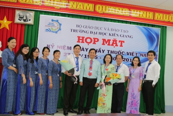 Họp mặt kỷ niệm 64 năm Ngày Thầy thuốc Việt Nam 27/02/1955 – 27/02/2019