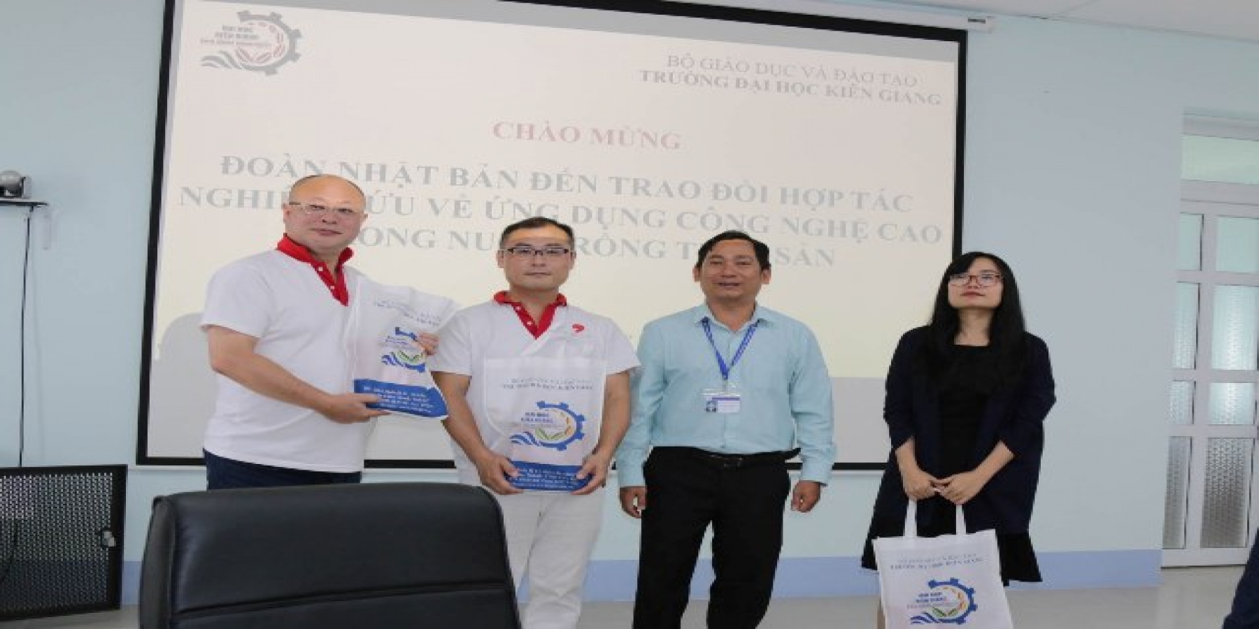 Chào mừng Đoàn Nhật Bản đến trao đổi hợp tác nghiên cứu về ứng dụng công nghệ cao trong nuôi trồng thủy sản