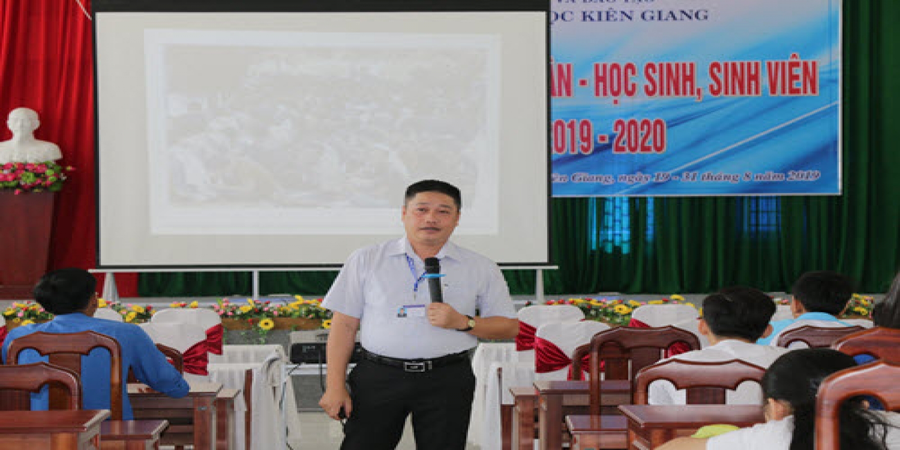Tổ chức “Tuần sinh hoạt công dân – học sinh, sinh viên” năm học 2019 – 2020