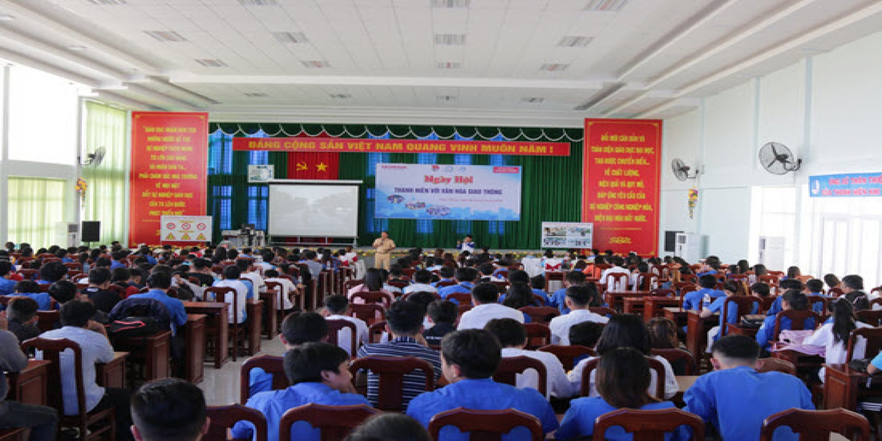 500 đoàn viên, thanh niên tham dự ngày hội Thanh niên với văn hóa giao thông