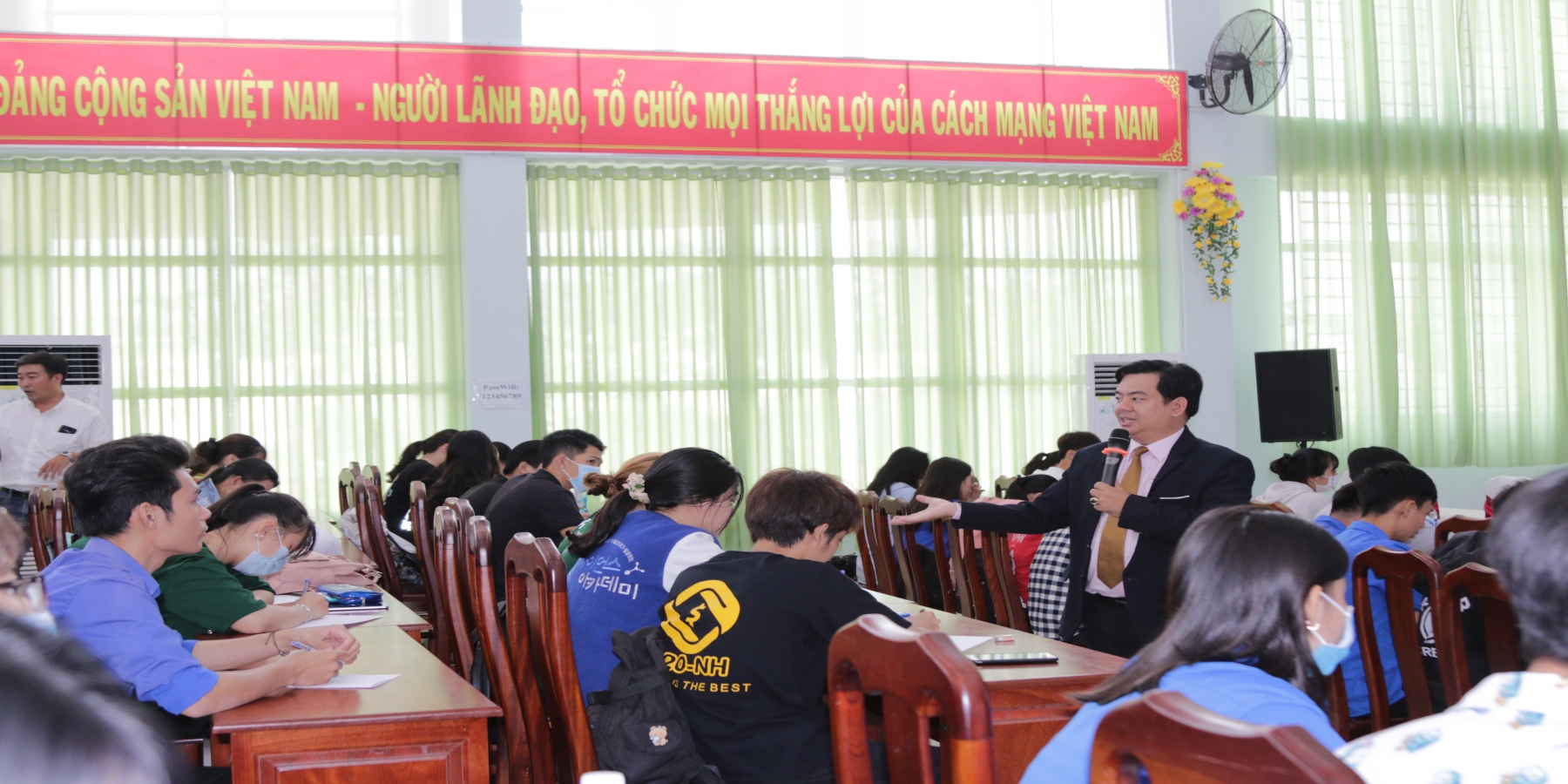 Gần 200 sinh viên Khoa Kinh tế - Du lịch tham dự Hội thảo Kỹ năng nhận diện và khám phá năng lực bản thân