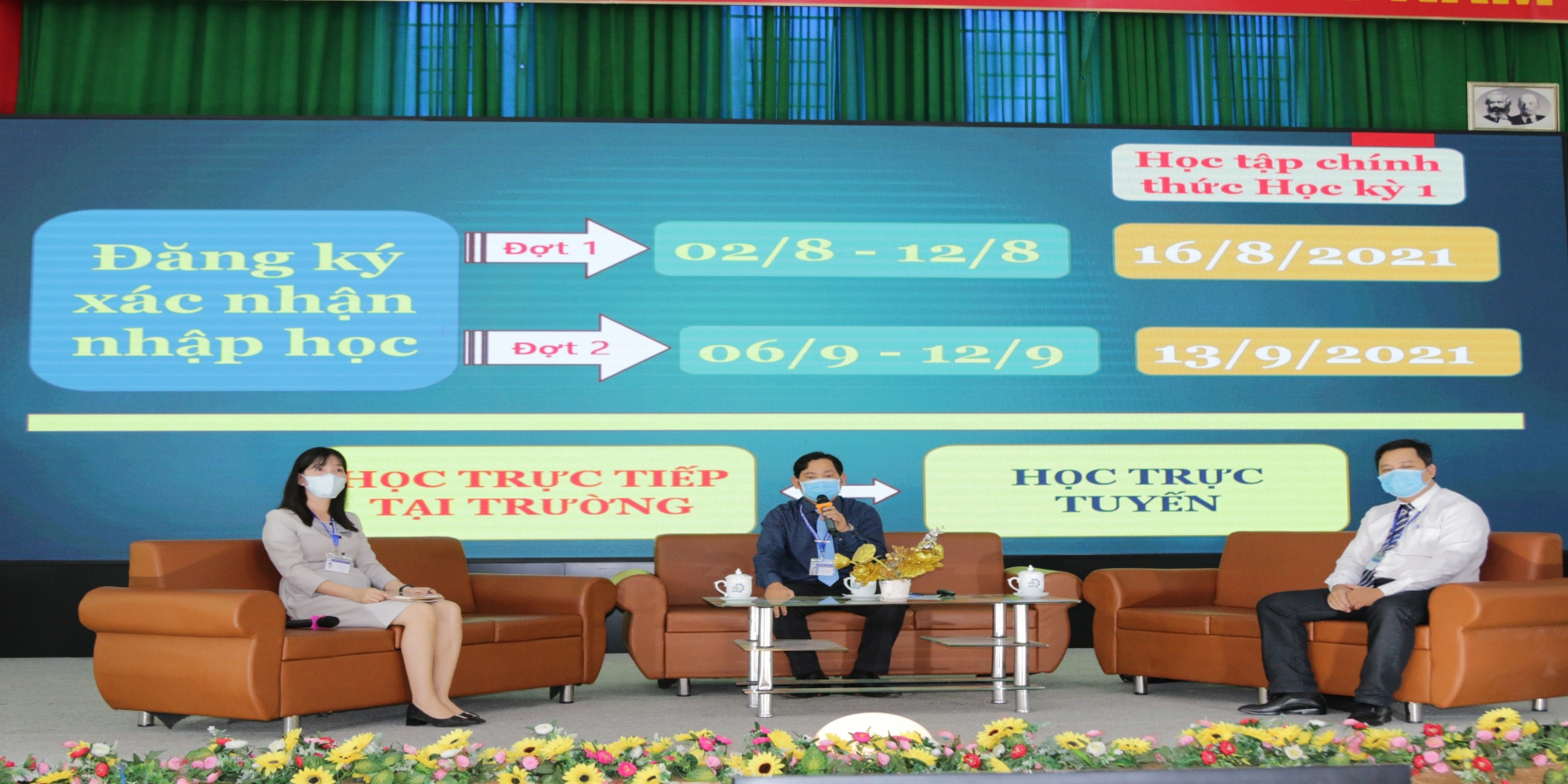 Tổ chức tư vấn trực tuyến về thủ tục nhập học cho tân sinh viên khóa 7 