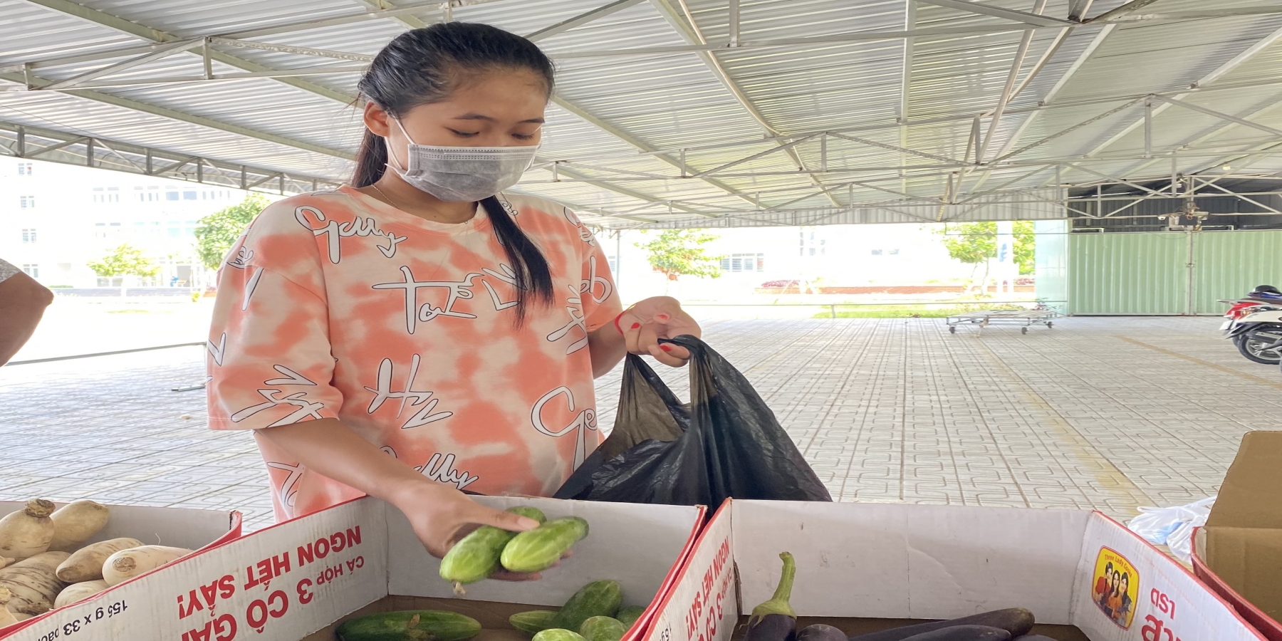 KGU san sẻ yêu thương vượt qua mùa dịch từ gian hàng 0 đồng