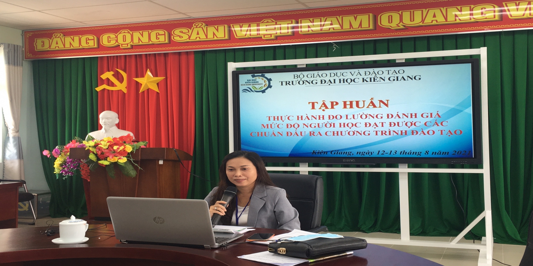 Tổ chức tập huấn thực hành đo lường, đánh giá mức độ người học đạt chuẩn đầu ra chương trình đào tạo
