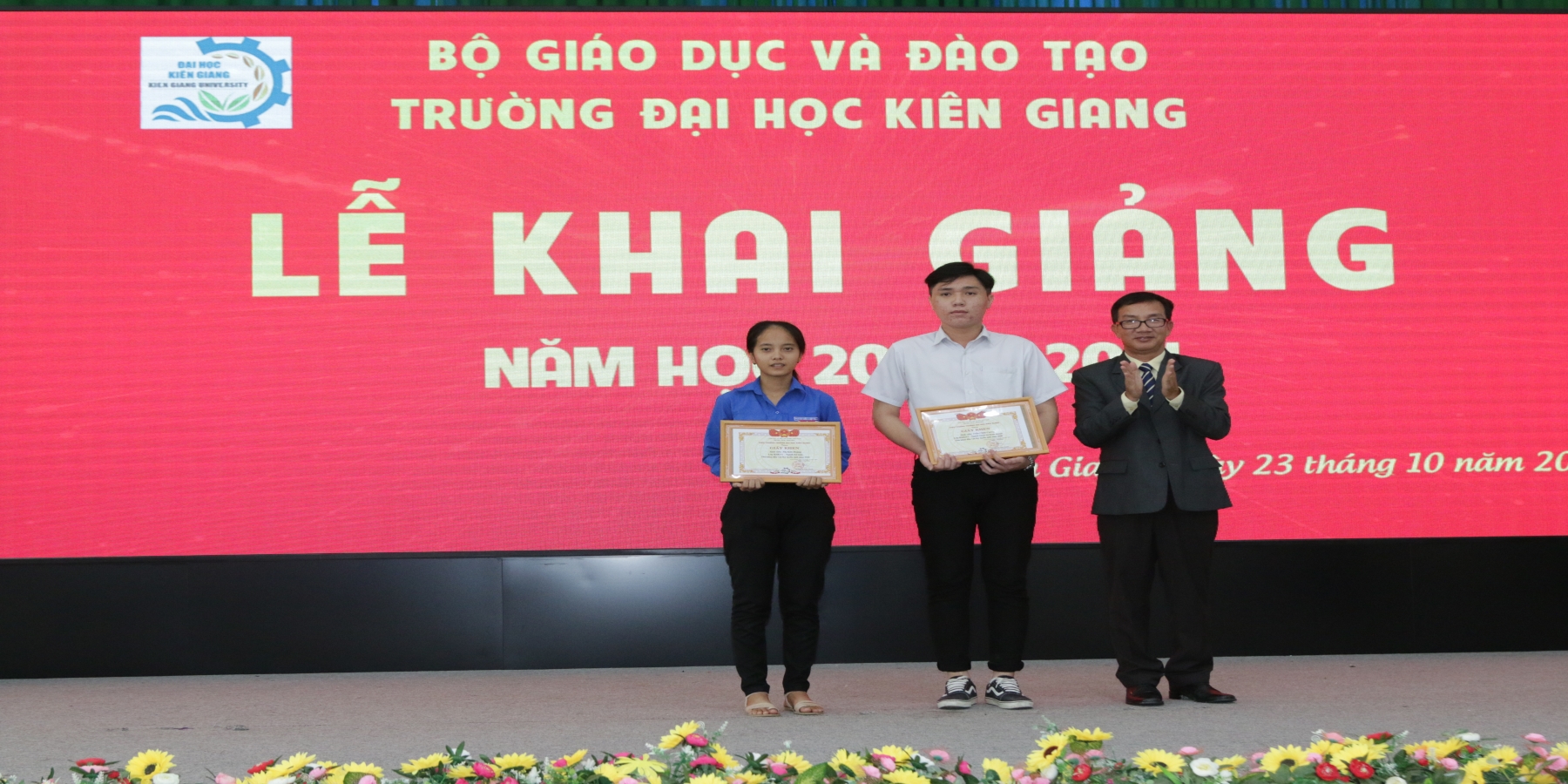 Hội khuyến học Trường hỗ trợ học phí cho sinh viên gặp khó khăn bởi dịch Covid-19