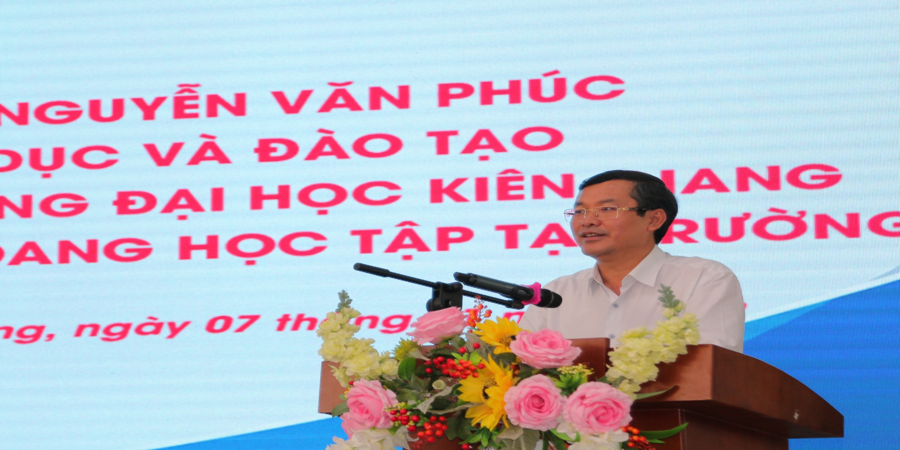Thứ trưởng Bộ Giáo dục và Đào tạo Nguyễn Văn Phúc đến thăm và làm việc tại Trường Đại học Kiên Giang