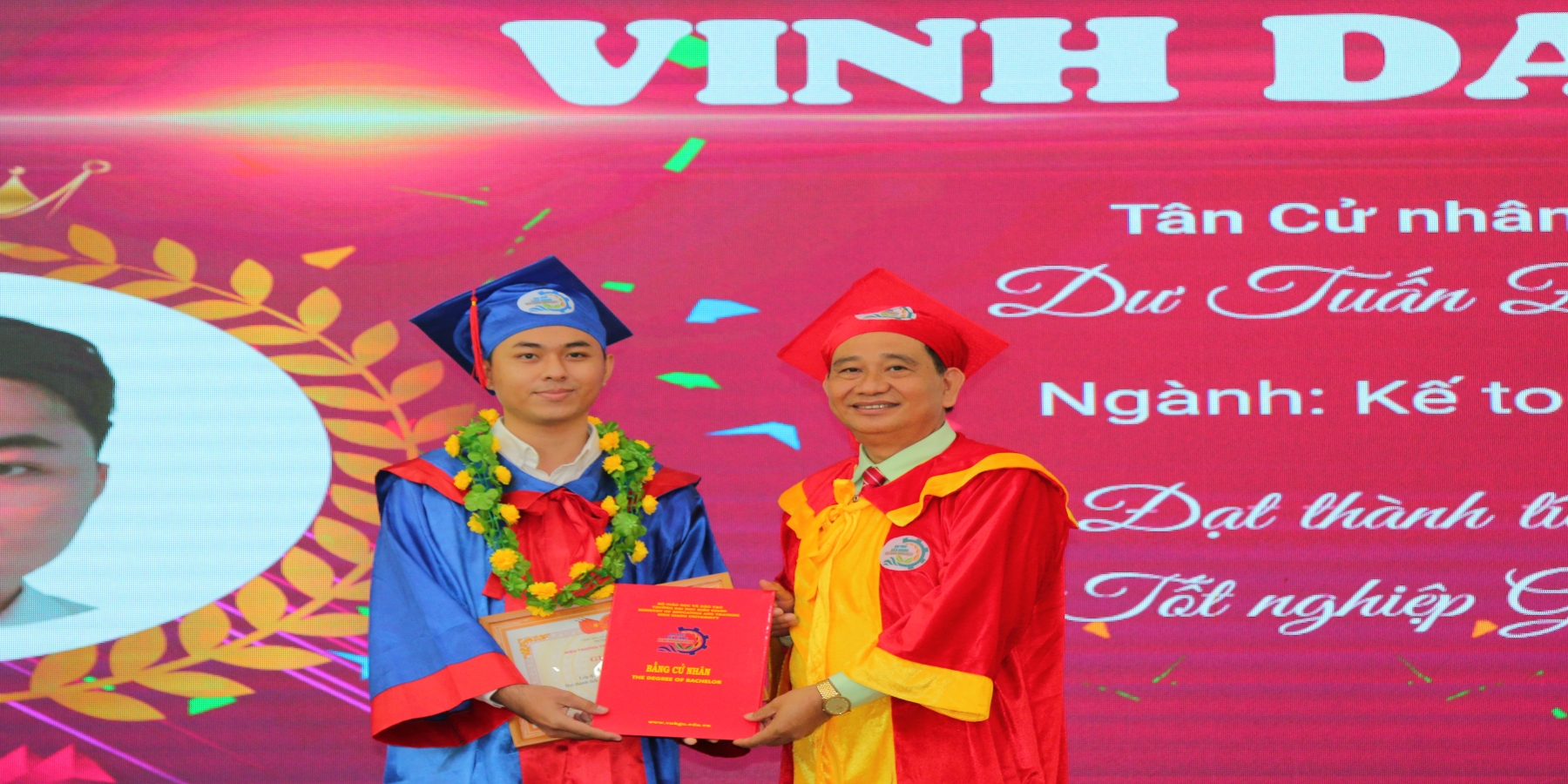 100% sinh viên Đại học Kiên Giang nhận hợp đồng lao động tại lễ tốt nghiệp