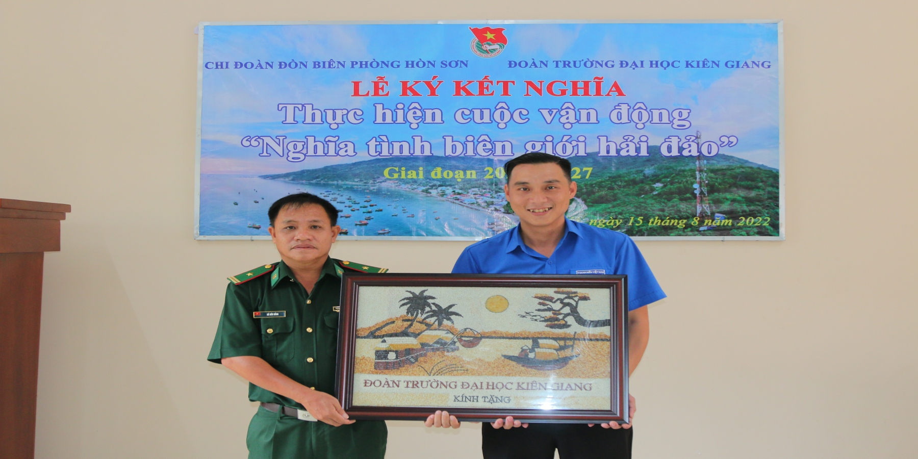 Đoàn trường Đại học Kiên Giang và Chi đoàn Đồn Biên phòng Hòn Sơn ký kết nghĩa thực hiện cuộc vận động “Nghĩa tình biên giới hải đảo”