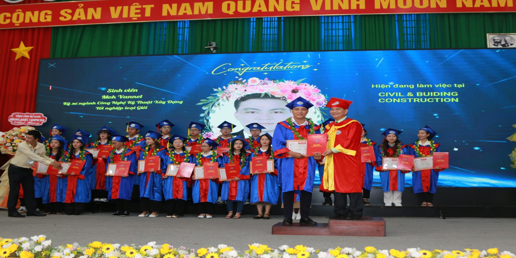Trường Đại học Kiên Giang trao bằng tốt nghiệp cho 537 cử nhân, kỹ sư