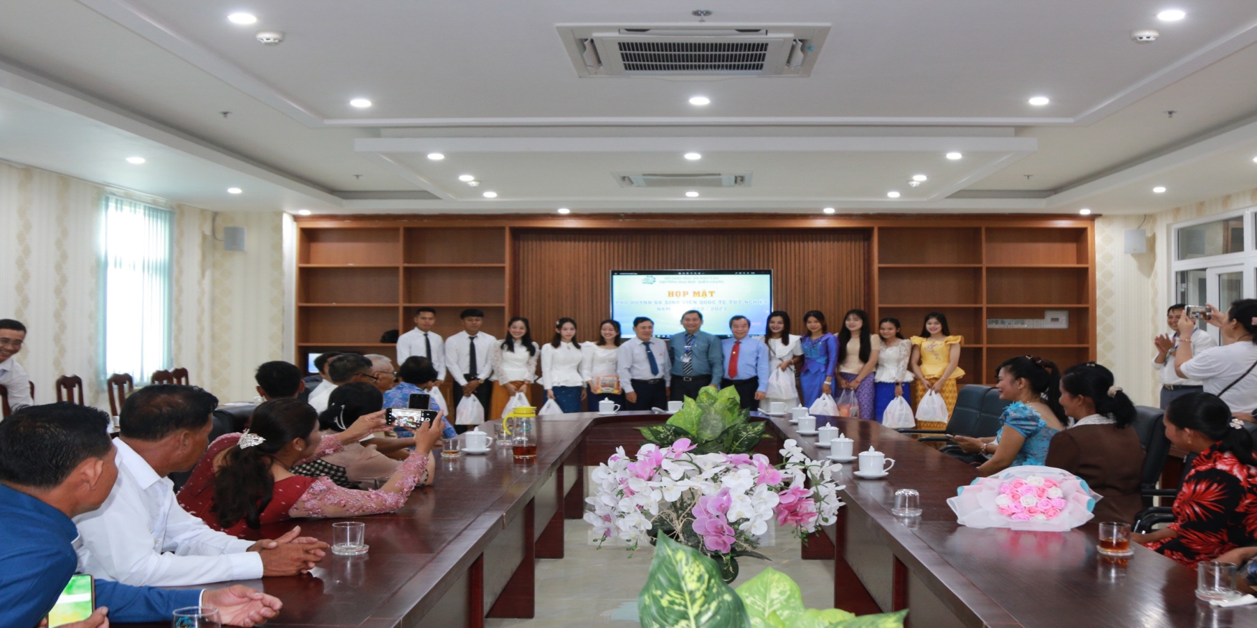 TRƯỜNG ĐẠI HỌC KIÊN GIANG TỔ CHỨC HỌP MẶT PHỤ HUYNH VÀ SINH VIÊN QUỐC TẾ TỐT NGHIỆP