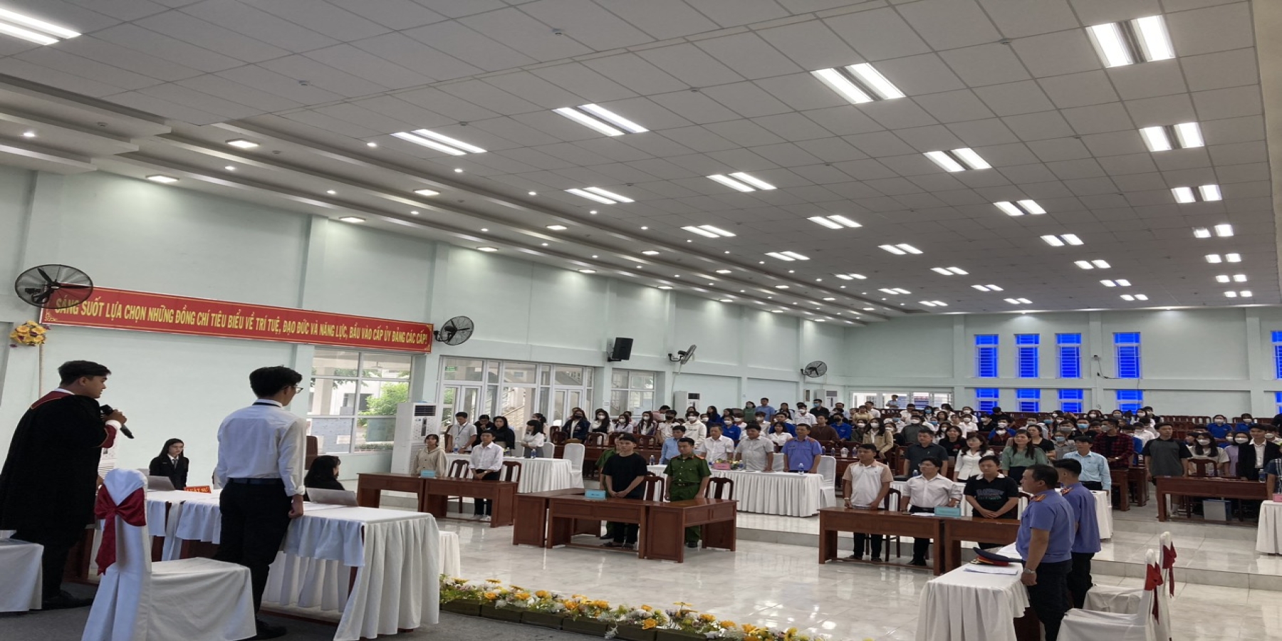 PHIÊN TÒA GIẢ ĐỊNH - XÉT XỬ SƠ THẨM VỤ ÁN CỐ Ý GÂY THƯƠNG TÍCH DO VƯỢT QUÁ GIỚI HẠN PHÒNG VỆ CHÍNH ĐÁNG