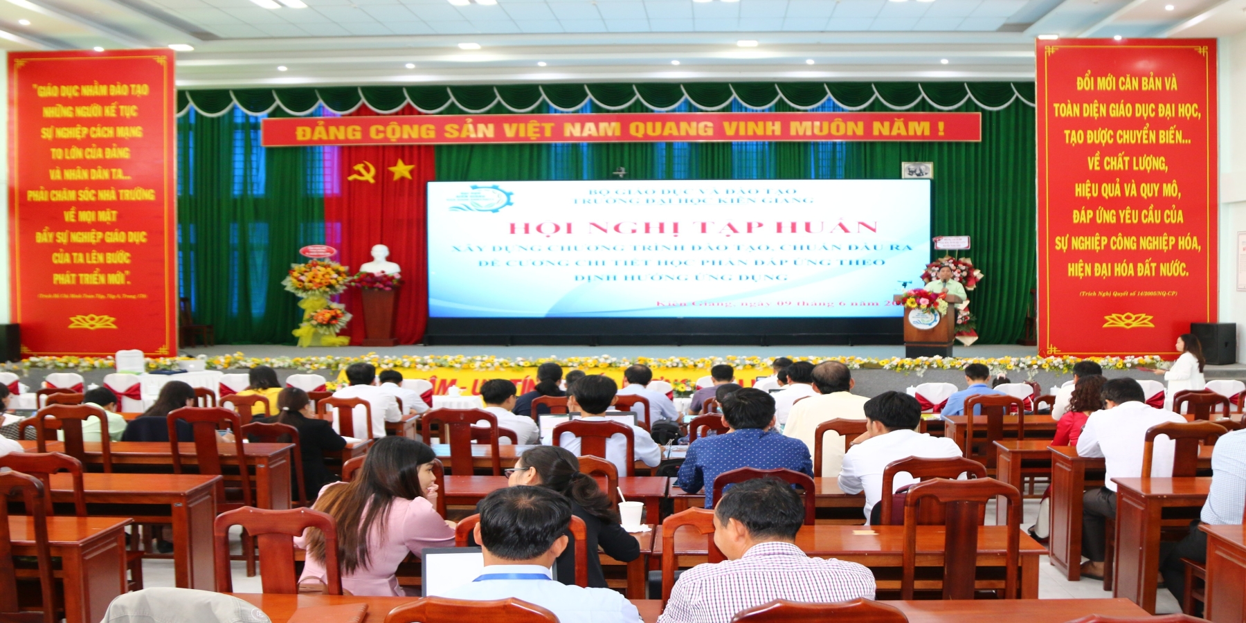 Hội nghị tập huấn xây dựng chương trình đào tạo, chuẩn đầu ra, đề cương chi tiết học phần đáp ứng theo định hướng ứng dụng