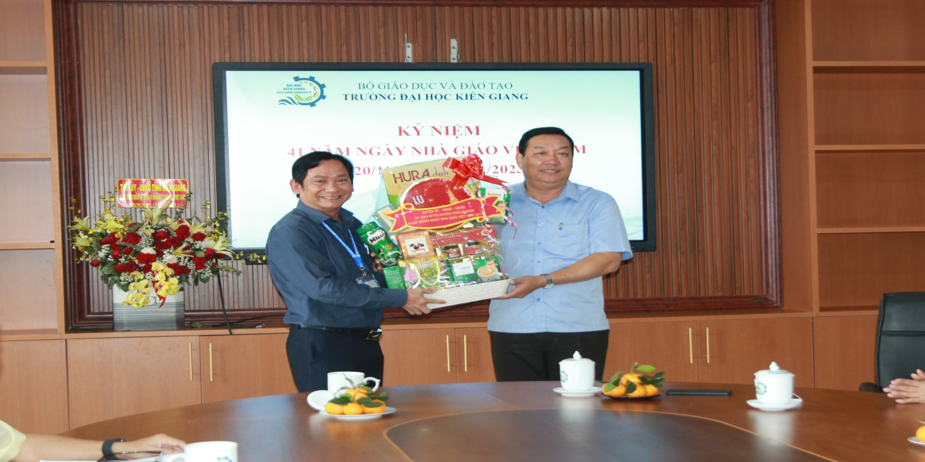Huyện ủy Châu Thành đến thăm và chúc mừng 20/11