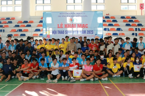 Sôi nổi hội thao sinh viên Trường Đại học Kiên Giang
