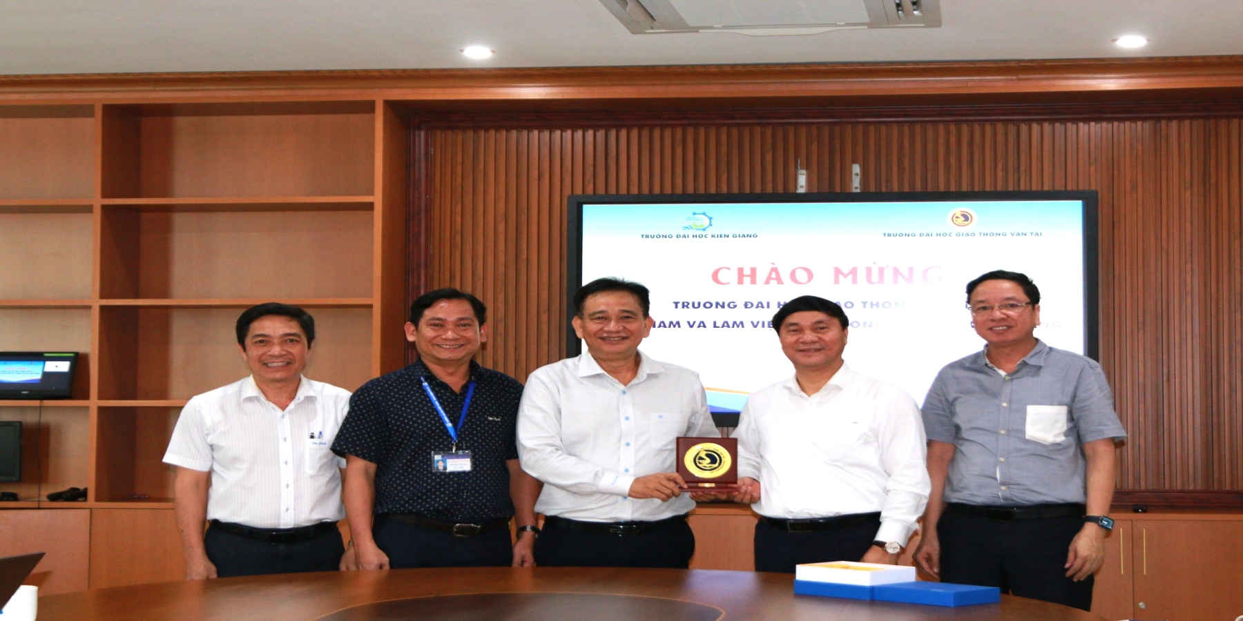 Trường Đại học Kiên Giang đón Trường Đại học Giao thông vận tải đến làm việc