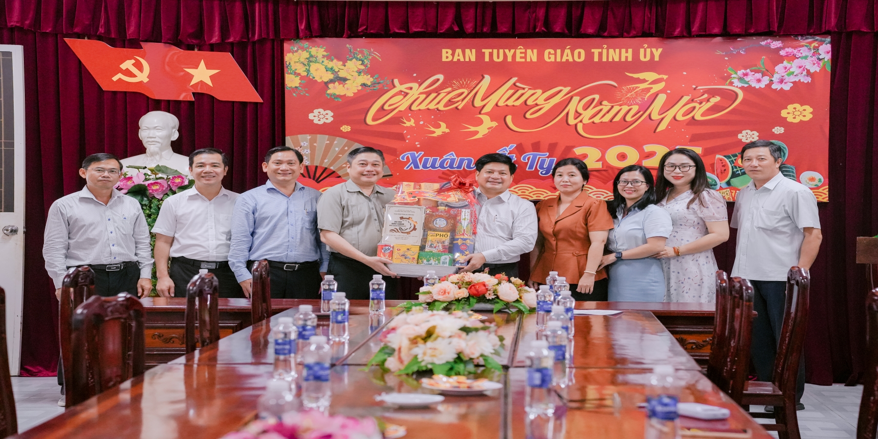TRƯỜNG ĐẠI HỌC KIÊN GIANG TỔ CHỨC CHUỖI HOẠT ĐỘNG THĂM VÀ CHÚC TẾT CÁC CƠ QUAN, ĐƠN VỊ TRÊN ĐỊA BÀN TỈNH KIÊN GIANG