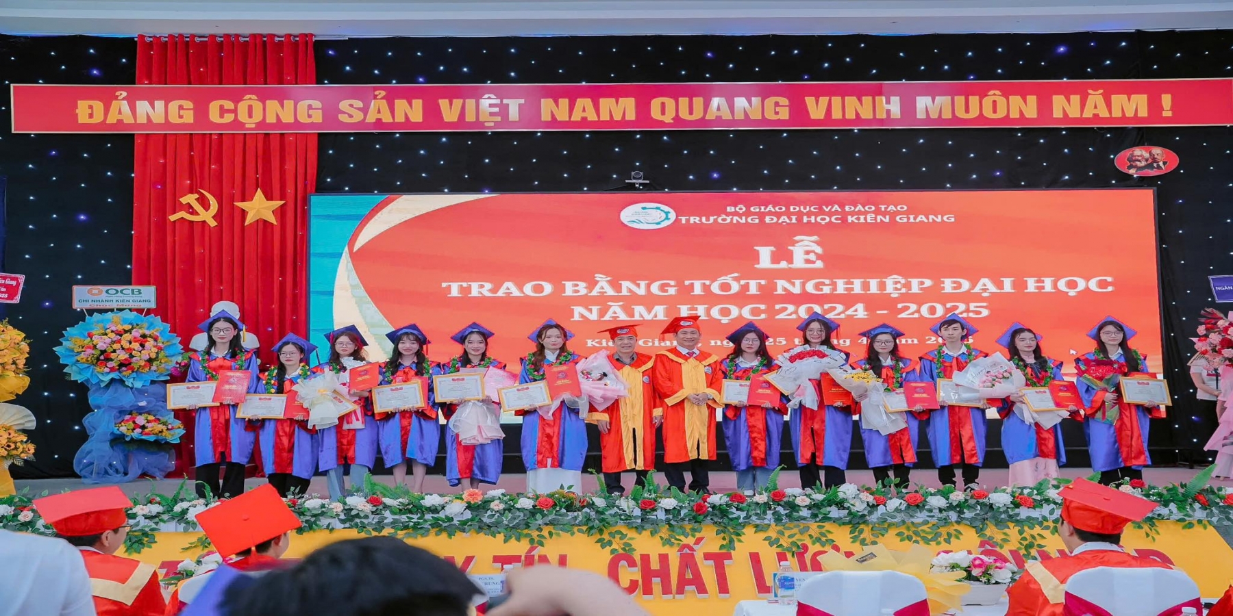 TRƯỜNG ĐẠI HỌC KIÊN GIANG TRAO BẰNG TỐT NGHIỆP ĐẠI HỌC ĐỢT 1 NĂM 2025 CHO 335 TÂN CỬ NHÂN, KỸ SƯ