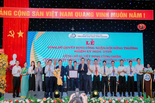 TRƯỜNG ĐẠI HỌC KIÊN GIANG KỶ NIỆM 11 NĂM THÀNH LẬP VÀ CÔNG BỐ QUYẾT ĐỊNH CÔNG NHẬN HỘI ĐỒNG TRƯỜNG, LÃNH ĐẠO NHÀ TRƯỜNG NHIỆM KỲ 2024–2029