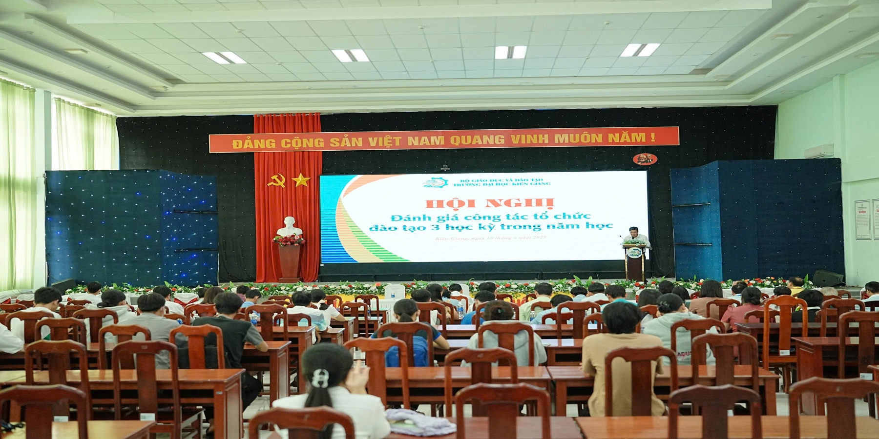 TRƯỜNG ĐẠI HỌC KIÊN GIANG TỔ CHỨC HỘI NGHỊ ĐÁNH GIÁ CÔNG TÁC TỔ CHỨC ĐÀO TẠO 3 HỌC KỲ/ NĂM HỌC