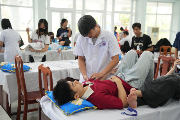 ĐOÀN TRƯỜNG ĐẠI HỌC KIÊN GIANG ĐÓNG GÓP GẦN 200 ĐƠN VỊ MÁU