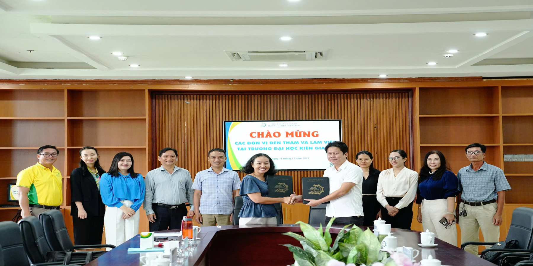 TRƯỜNG ĐẠI HỌC KIÊN GIANG PHỐI HỢP CÙNG CÁC DOANH NGHIỆP THÚC ĐẨY HOẠT ĐỘNG NGHIÊN CỨU, XÂY DỰNG HỆ SINH THÁI PHÁT TRIỂN SẢN PHẨM, HỖ TRỢ SINH VIÊN KHỞI NGHIỆP