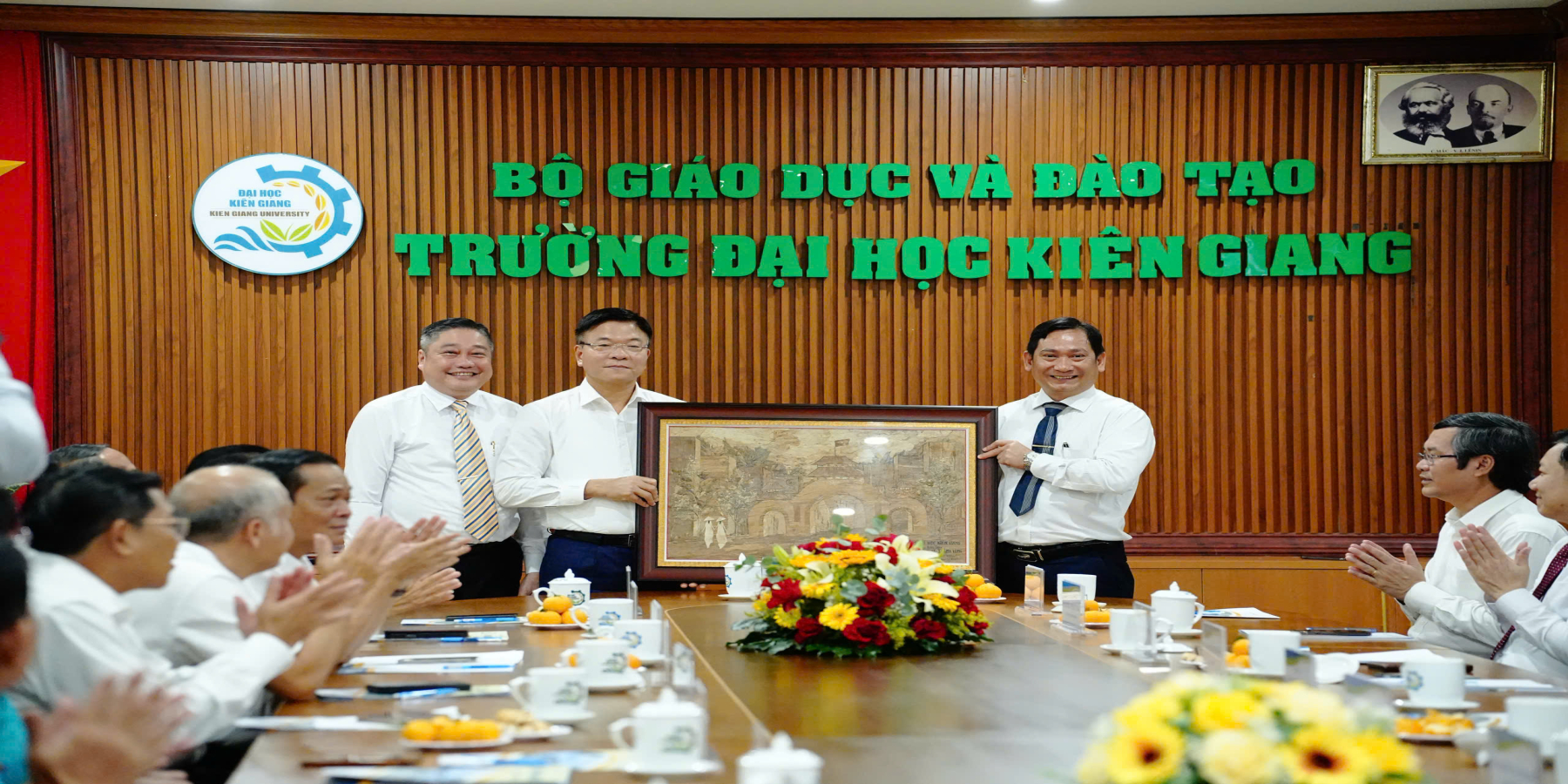 PHÓ THỦ TƯỚNG LÊ THÀNH LONG THĂM, LÀM VIỆC TẠI TRƯỜNG ĐẠI HỌC KIÊN GIANG