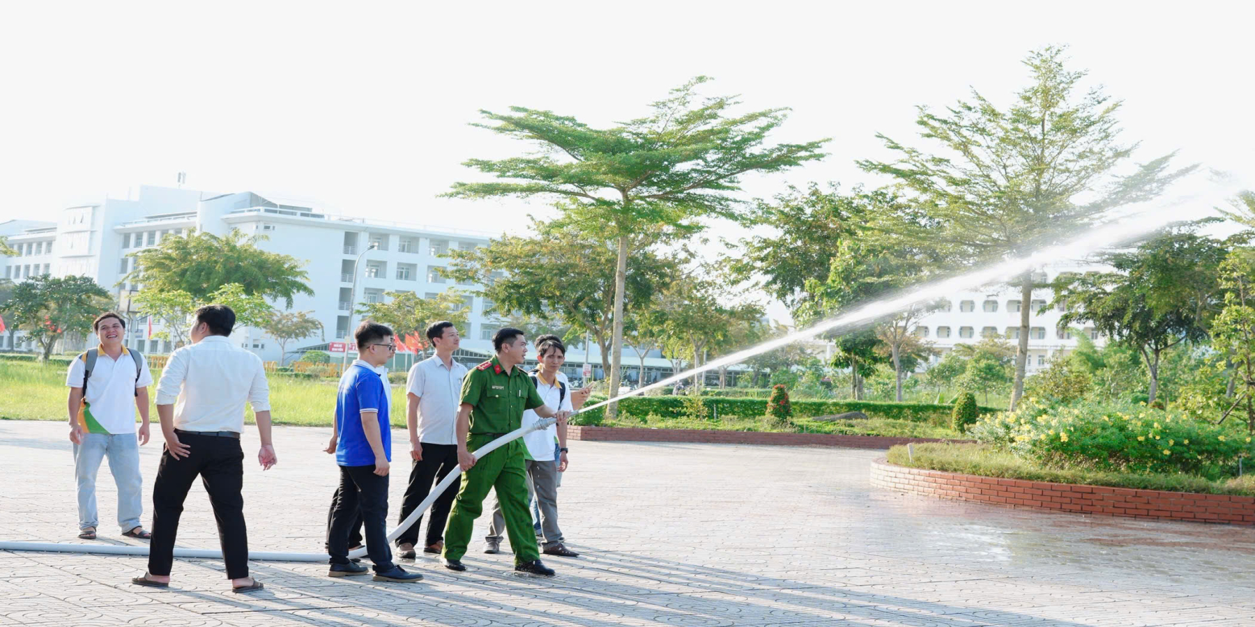 TRƯỜNG ĐẠI HỌC KIÊN GIANG TỔ CHỨC TẬP HUẤN NGHIỆP VỤ PHÒNG CHÁY, CHỮA CHÁY VÀ CỨU NẠN, CỨU HỘ